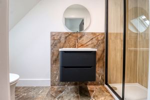 Ensuite- click for photo gallery
